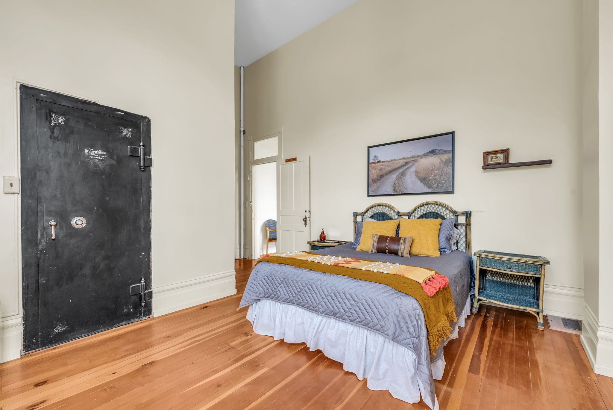 Sleeps 45 +RV & tent spots. Great for large family reunions, events, & retreats.