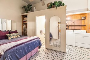 9 Schlafzimmer, Schreibtisch, Bügeleisen/Bügelbrett, kostenloses WLAN