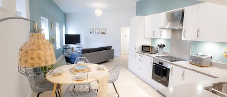 Appartement Luxe, salle de bains privée, vue ville (Flat 5) | Cuisine partagée