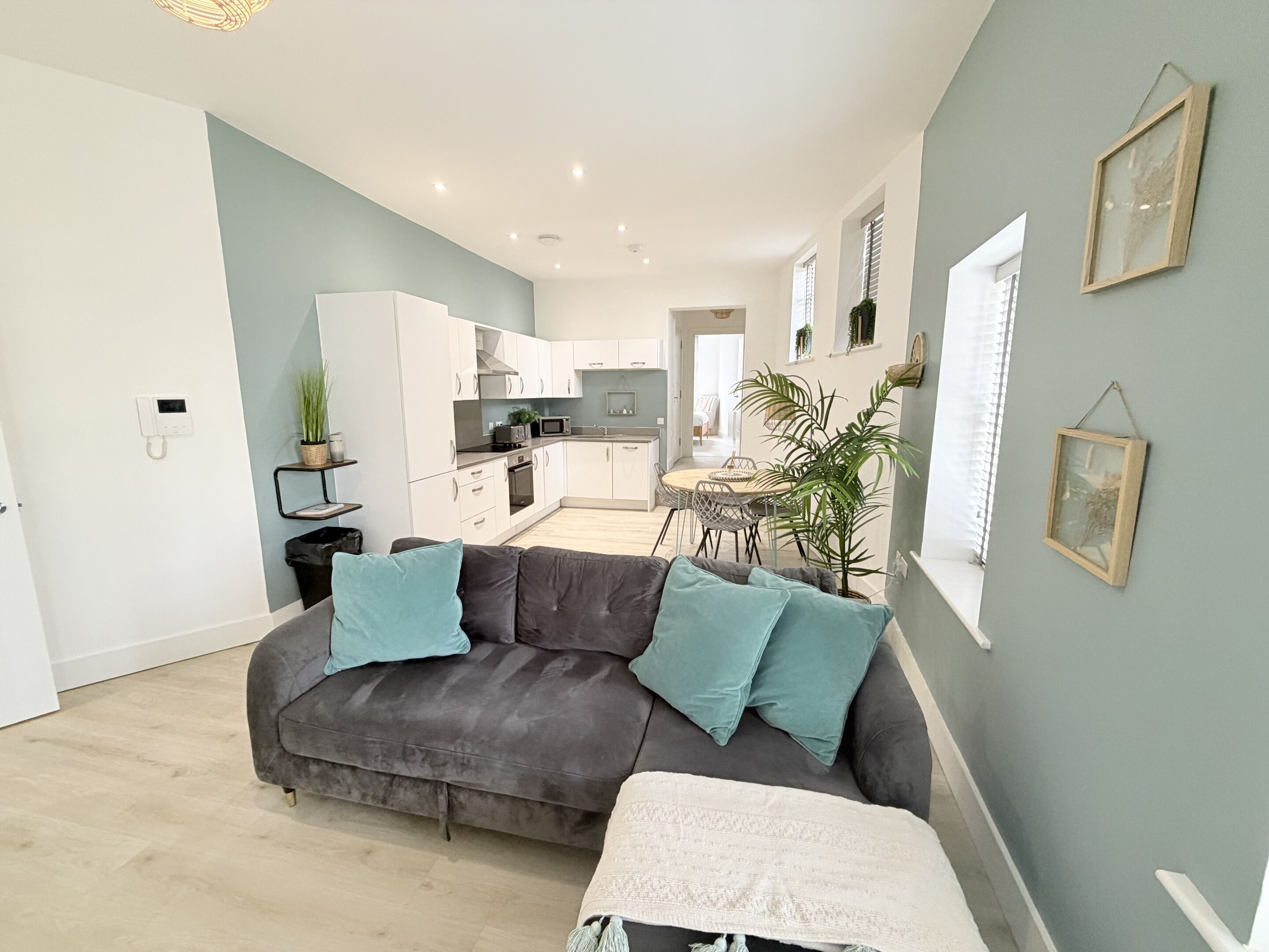 Luxury Apartment, Private Bathroom, City View (Flat 5) | Lounge