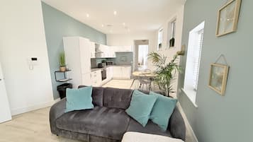 Luxe appartement, privébadkamer, uitzicht op stad (Flat 5) | Lounge