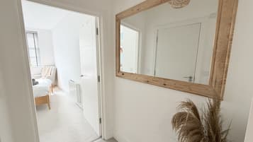 Lyxlägenhet - privat badrum - utsikt mot staden (Flat 5) | Boendets ingång