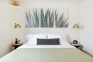 3 bedrooms, in-room safe, desk, iron/ironing board