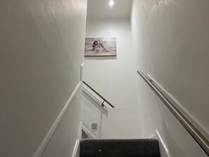 Hus - eget badeværelse - bjergudsigt (Hillside house ) | Lobby