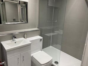 House, Ensuite, Mountain View (Hillside house ) | Bathroom - Hillside House (Aviemore)
