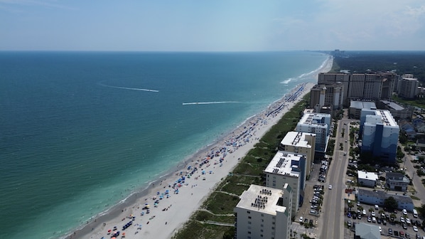 Plage à proximité, chaises longues