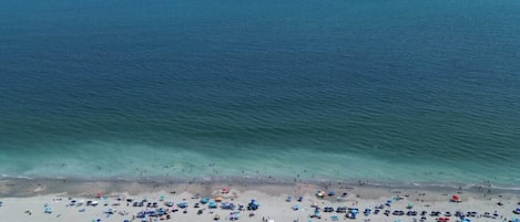 Beach nearby, sun loungers, beach towels