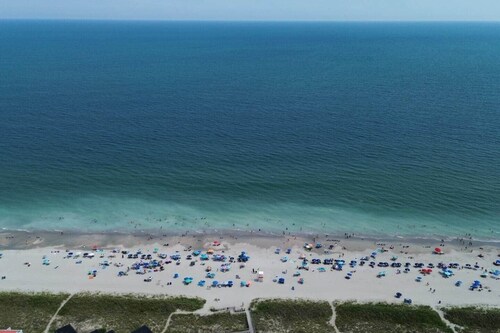 Vintage Beach Cottage, 3BR, Walk to Ocean,Screen Porch, Fenced Yard+Pet Friendly