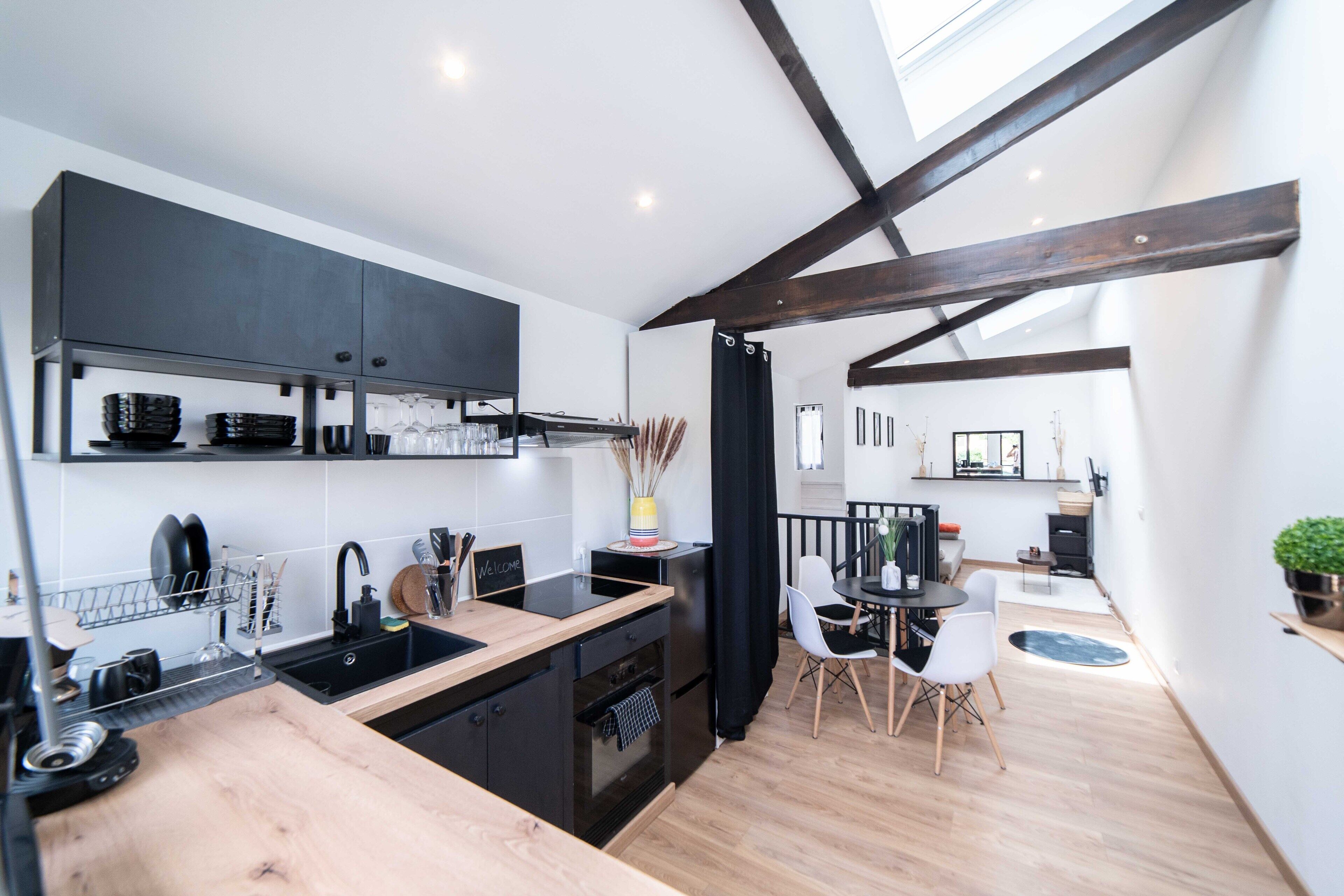 Réfrigérateur, micro-ondes, four, plaque de cuisson