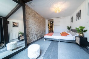 1 slaapkamer, een bureau, een strijkplank/strijkijzer, gratis wifi