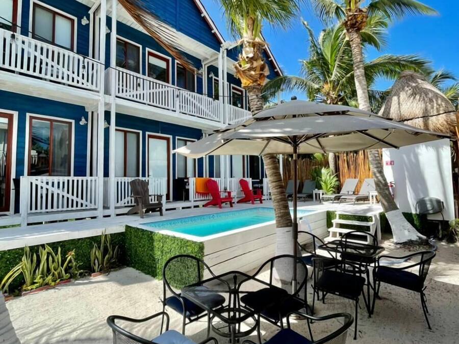 32-inch TV with cable channels