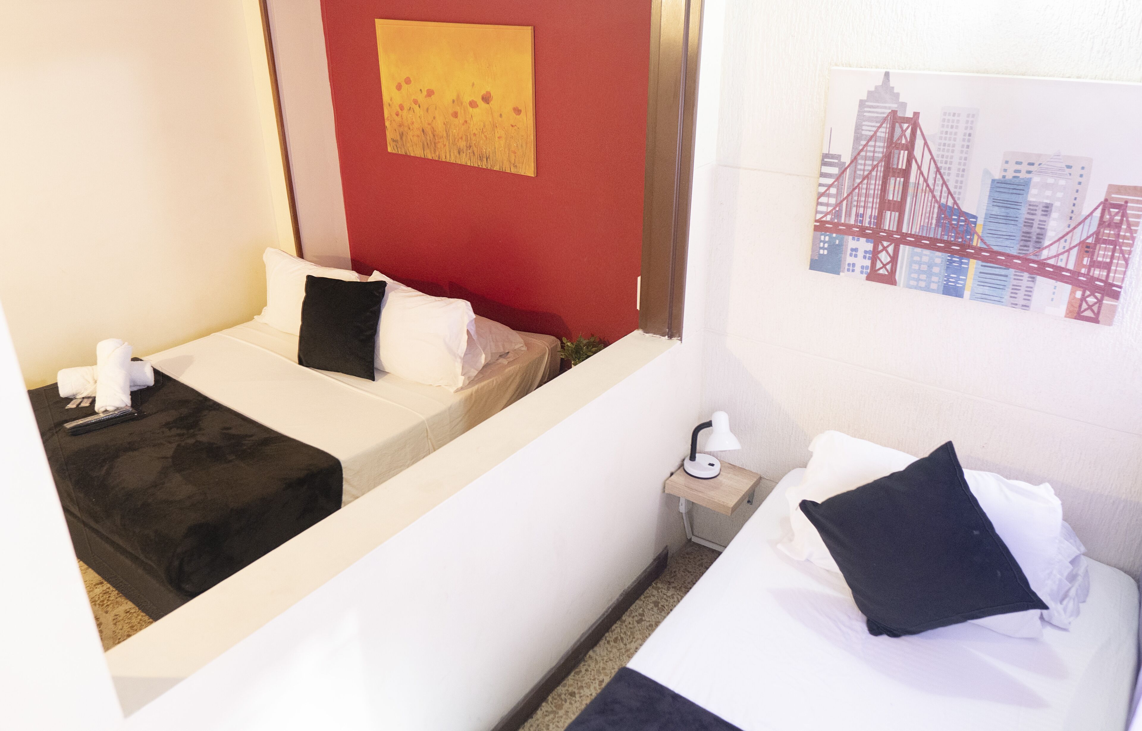 STADIUM-HOUSE  FOR UP TO 21 PEOPLE 5 MINS METRO