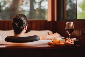 Hytte – superior, 1 queensize-seng, hageområde | Privat boblebad