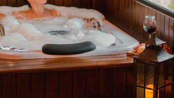 Superior Cabin, 1 Queen Bed, Garden Area | Private spa tub