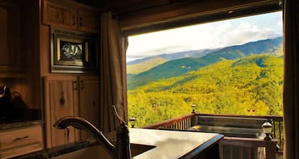 Luxury cabin, best views of Smokies! Chef's kitchen, seasonal pool, hot tub more