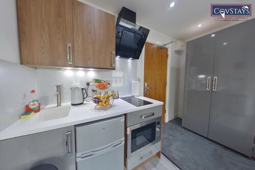 Victoria House - Queen Studio by CovStays 305