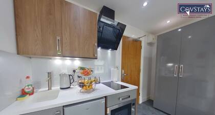 Victoria House - Queen Studio by CovStays 305