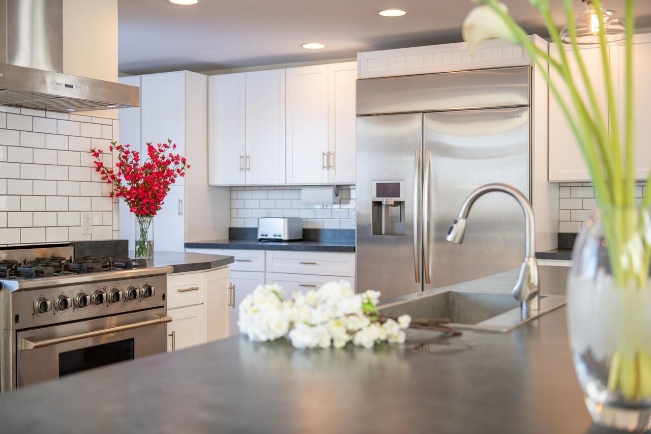 Oct Dates Open! Vintage Vermont. Stunning Mountain Views & Gracious Country Home