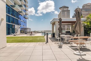 Outdoor dining - 23rd Floor Ala Moana 1bedroom with Parking (Honolulu)