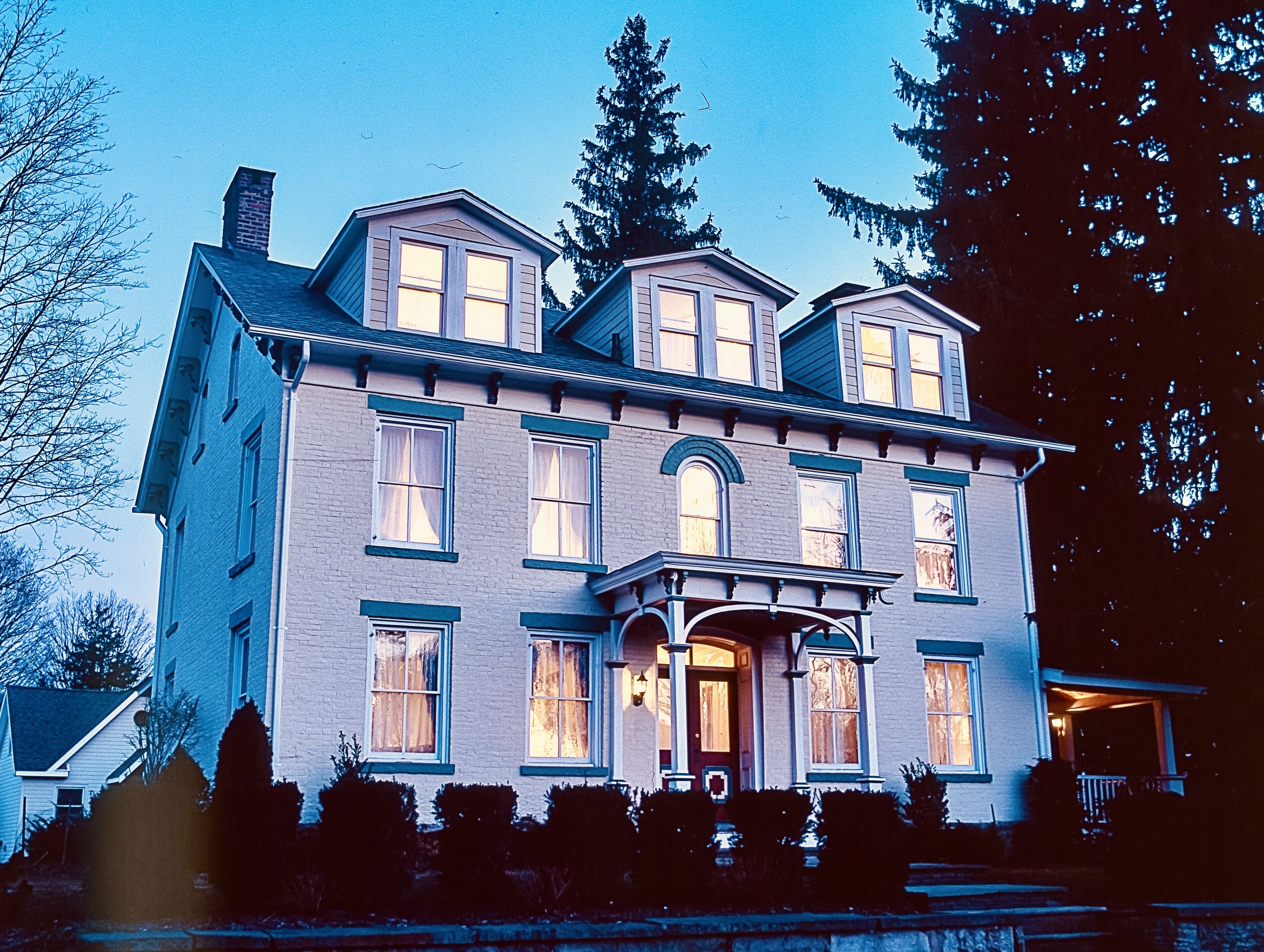 THANKSGIVING @ THE SHEELEY HOUSE circa 1830. 14+ gsts. 6bdr 4.5 Bath 