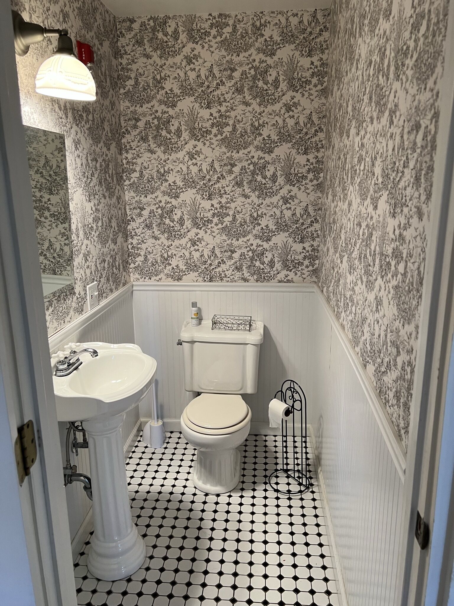 THANKSGIVING @ THE SHEELEY HOUSE circa 1830. 14+ gsts. 6bdr 4.5 Bath 