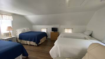 2 habitaciones, tabla de planchar con plancha y cuna de viaje