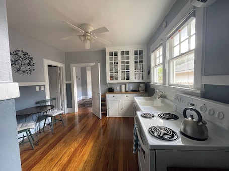 Fridge, microwave, oven, stovetop. Roomy Murray Hill Couples Retreat