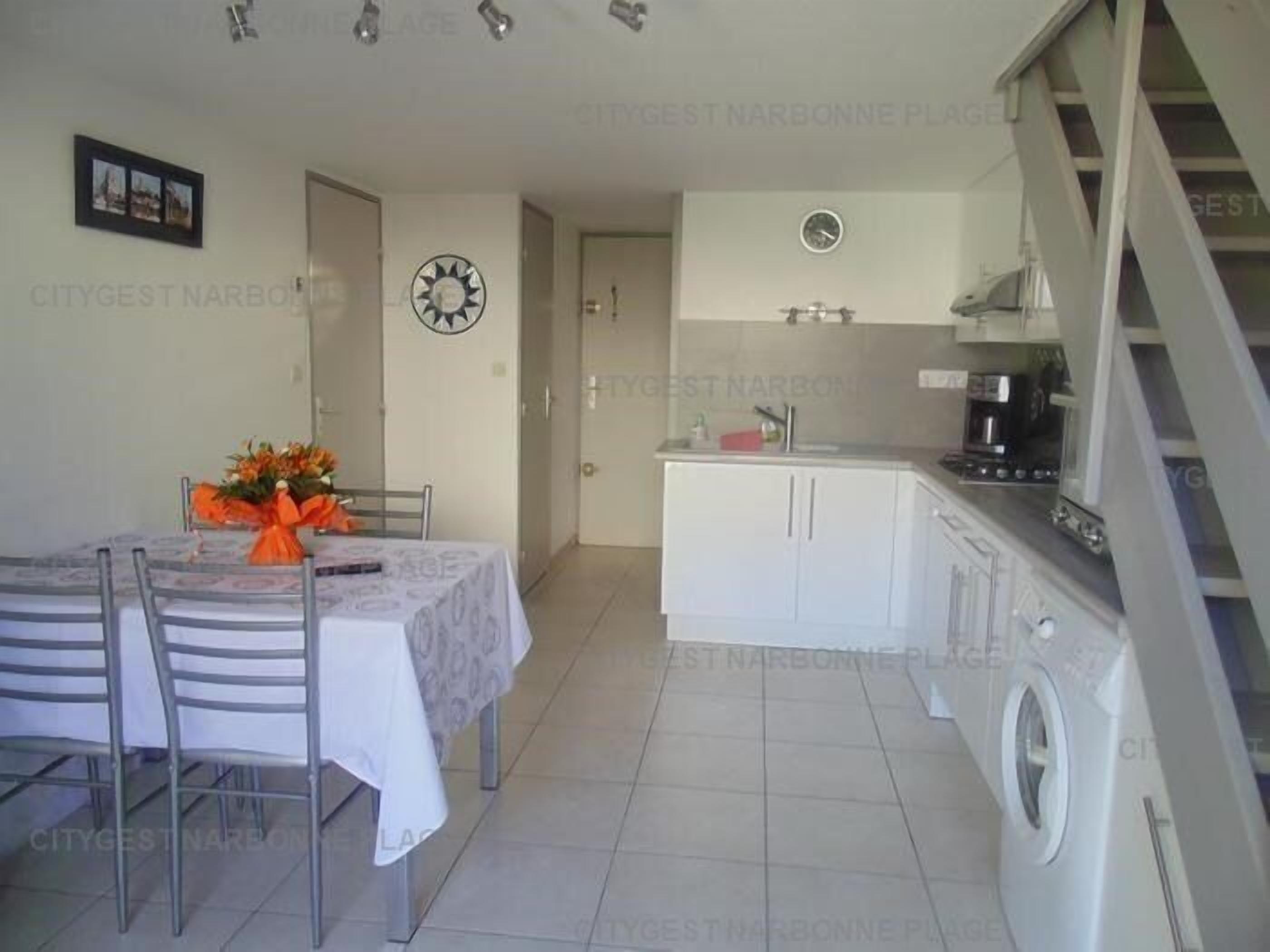 House with collective swimming pool on Gruissan 6MIN39