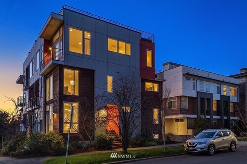 Modern 3BR/3BA Townhome - Charming Capitol Hill location