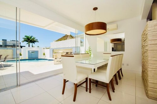 Jurerê Internacional - Mansion 200m from the beach.