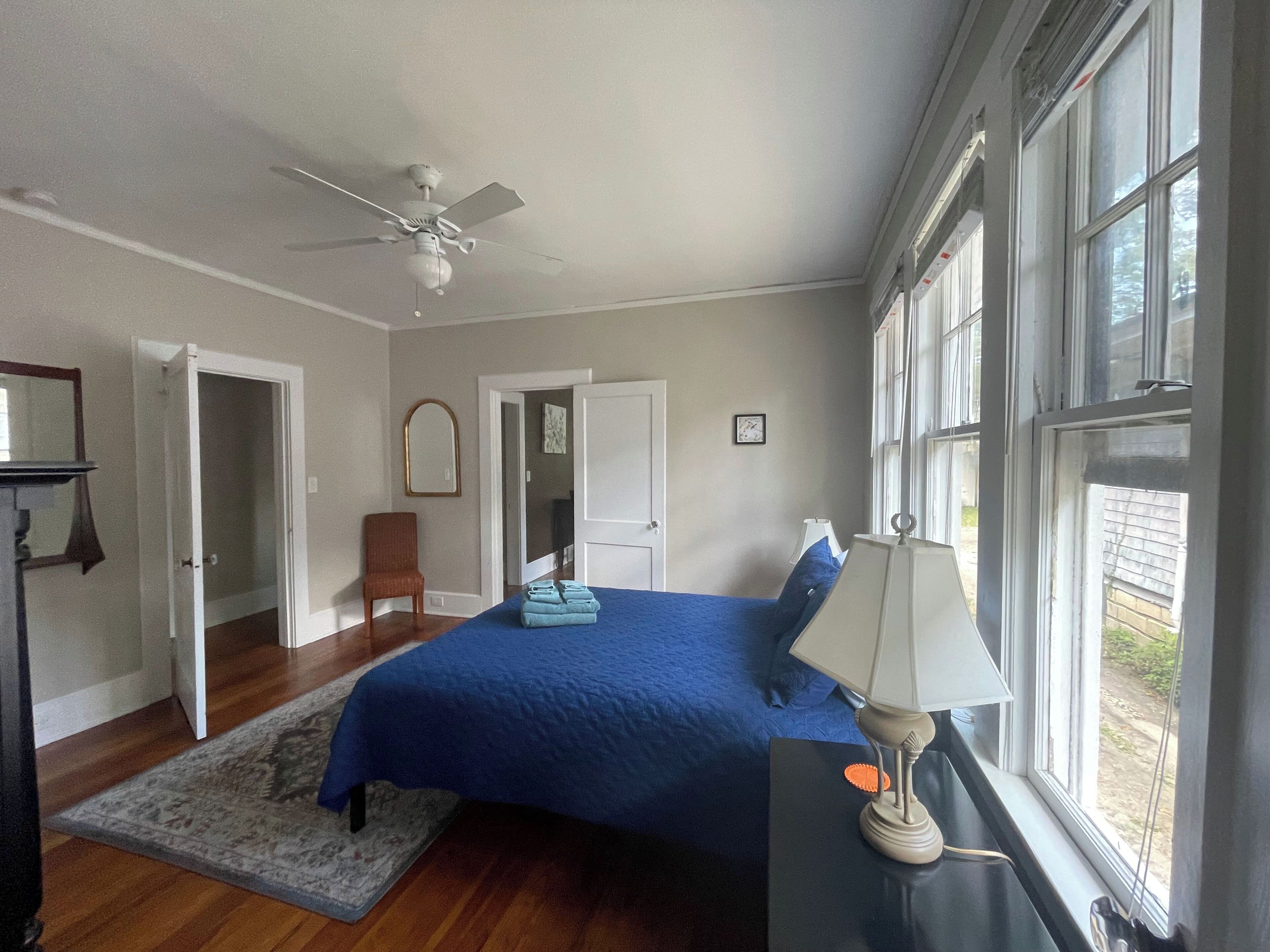 1 soverom, skrivebord, strykejern/-brett og wi-fi (inkludert)