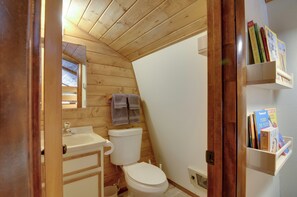 Free toiletries, hair dryer, towels - Unique Forest Cabin with Deck: Ski, Hike, Fish! (Duck Creek Village)