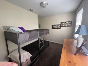 3 chambres, fer et planche à repasser, accès au Wi-Fi (inclus)