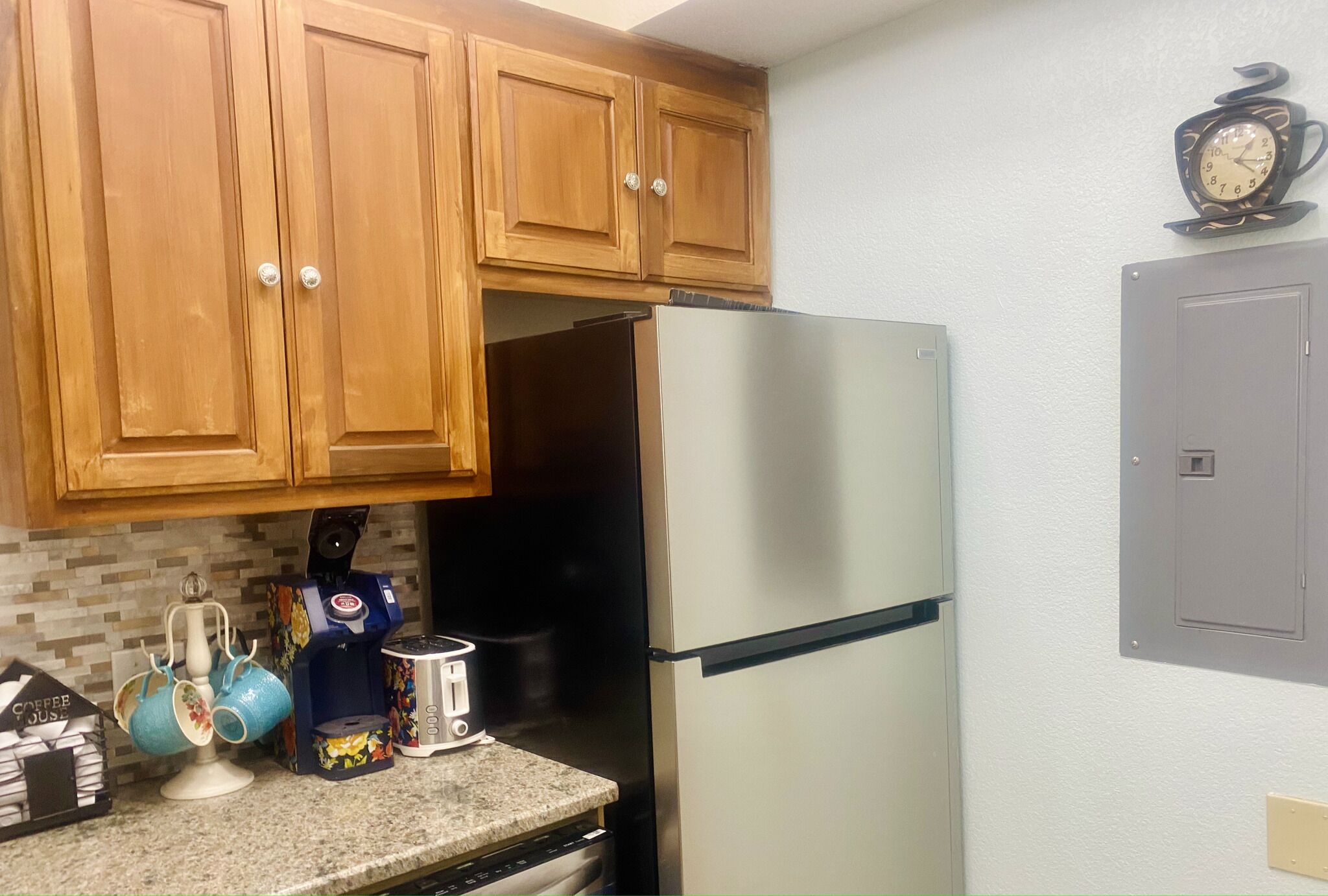 Serene Urban Retreat with indoor fireplace, walk to foodie heaven & more!