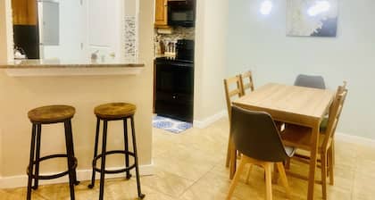 Serene Urban Retreat with indoor fireplace, walk to foodie heaven & more!