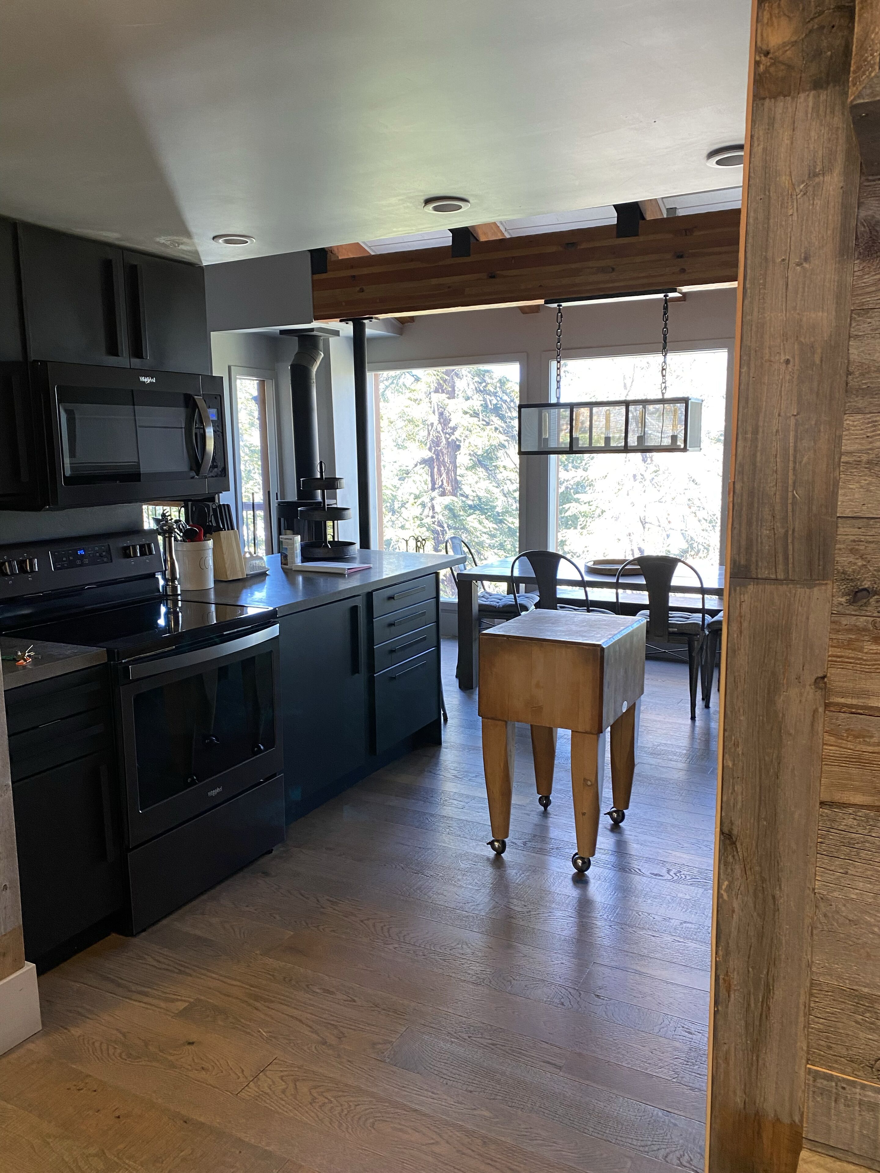 Remodeled Ski In Out Hiking & Biking 
