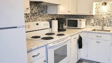 Fridge, microwave, oven, coffee/tea maker