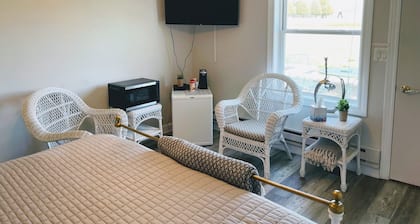 Island Motel Room w/ Queen Bed