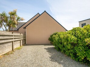 Property grounds - Cosy apartment for 2 people with WIFI, TV, patio, pets allowed and panoramic view (Plougonvelin)