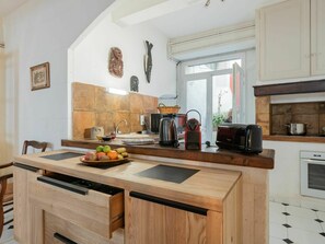MikrovÄgsugn, ugn, diskmaskin och barnstol
