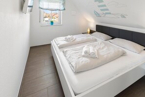 2 bedrooms, iron/ironing board, WiFi - Sielresidenz - 85sqm vacation apartment for 4 people with fireplace, heated cabin & balcony (Krummhoern)
