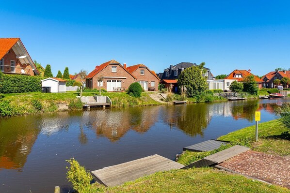 Unclassified image, 1 of 40, button