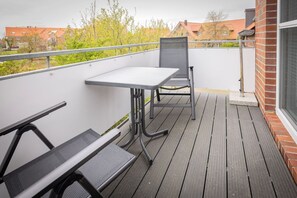 Terrace/patio - Sielresidenz - 85sqm vacation apartment for 4 people with fireplace, heated cabin & balcony (Krummhoern)