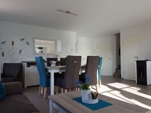 Dining - Sielresidenz - 85sqm vacation apartment for 4 people with fireplace, heated cabin & balcony (Krummhörn)