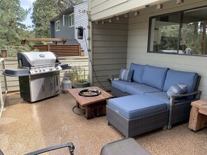 Terrace/patio - LICENSED!! 3 Bedroom Family Home in Lower Mission (Kelowna)