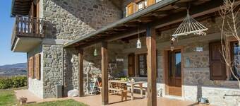 Merveilleuse maison de vacances pour 8 personnes avec piscine privée, WIFI, TV, patio et parking