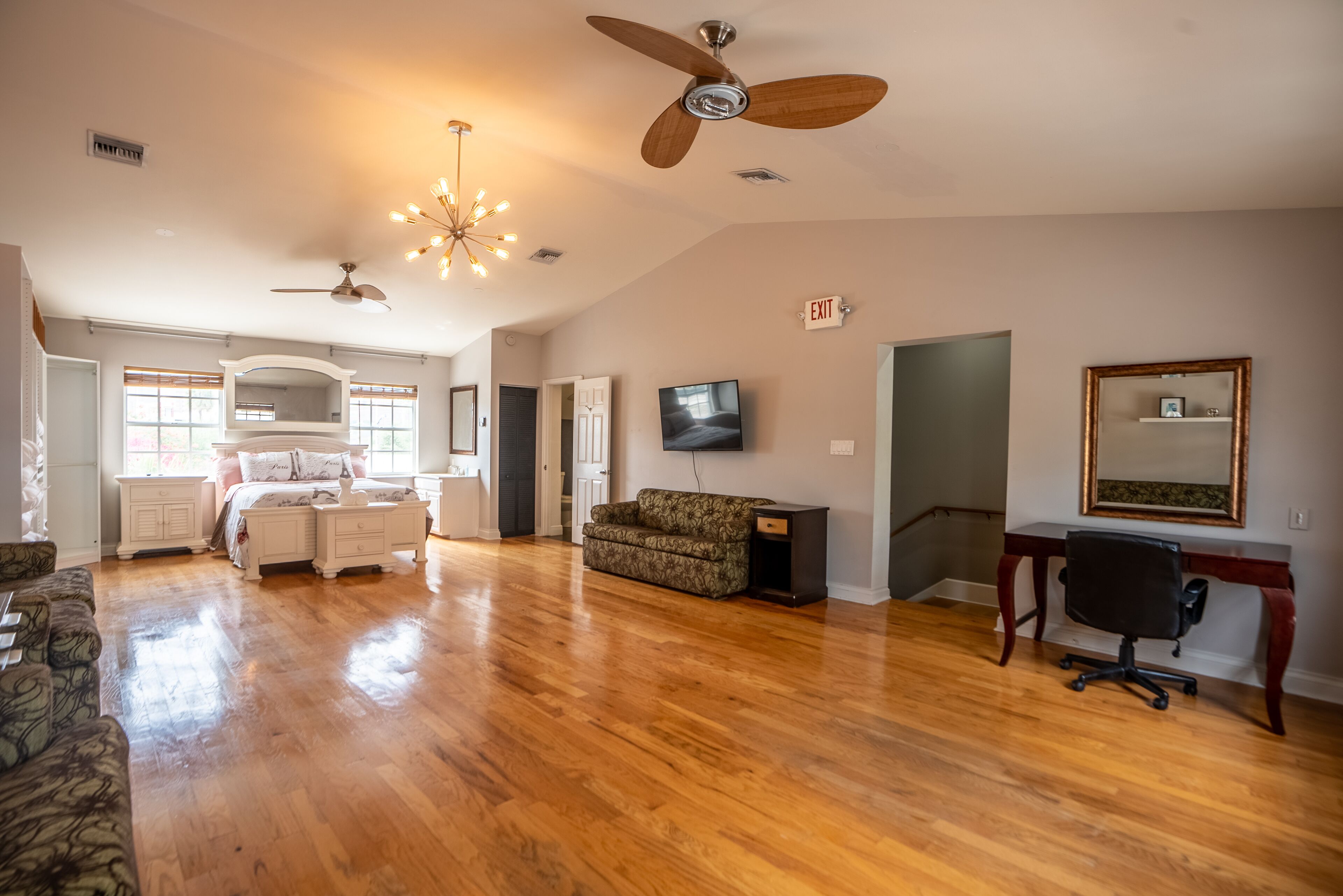 ☆Spacious & Unique☆ Luxury Estate in ♥ of Downtown