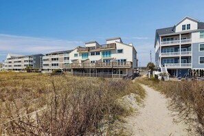 Exterior - Oceanfront condo with spectacular ocean view, beach access & deck (North Myrtle Beach)