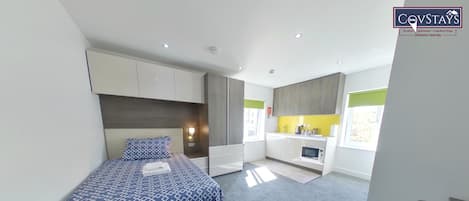 1 室のベッドルーム、デスク、WiFi (無料)、ベッドシーツ