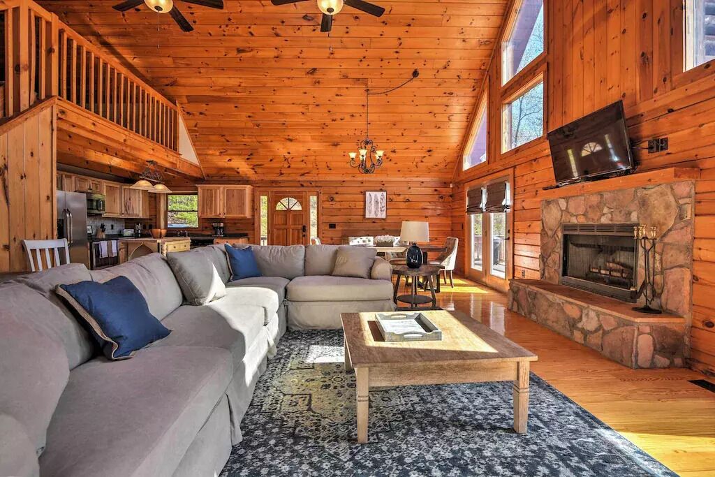 BEAUTIFUL ESCAPE | New Tazewell | LAKE+VIEWS